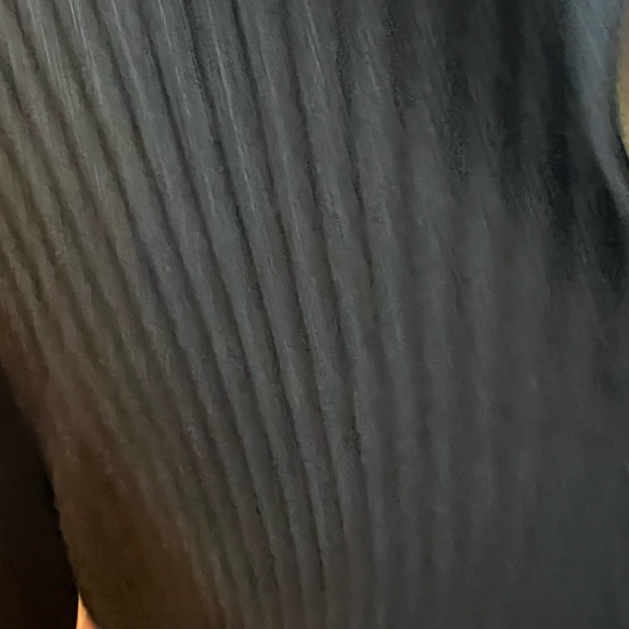 Used once Tahari fine merino sweater sizeL - Picture 4 of 7